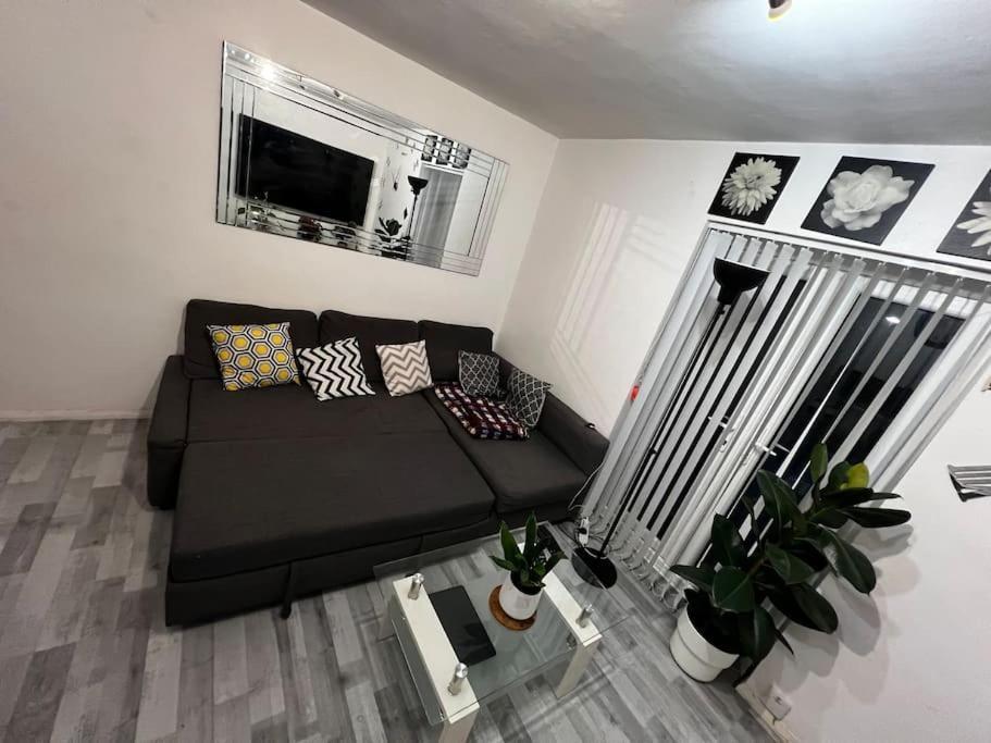 1-Bed Flat With Fast Wi-Fi In Prime Location 15Mins From Central ลอนดอน ภายนอก รูปภาพ