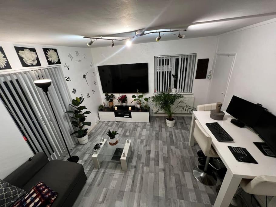 1-Bed Flat With Fast Wi-Fi In Prime Location 15Mins From Central ลอนดอน ภายนอก รูปภาพ