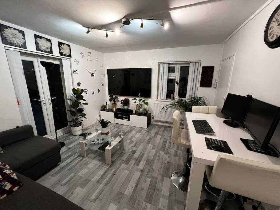 1-Bed Flat With Fast Wi-Fi In Prime Location 15Mins From Central ลอนดอน ภายนอก รูปภาพ